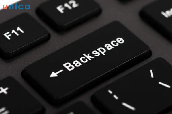 Nhấn phím Backspace trên bàn phím