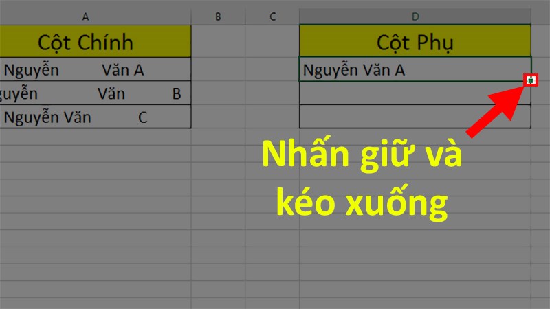  Nhấn giữ ô vuông nhỏ góc phải của ô được chọn 