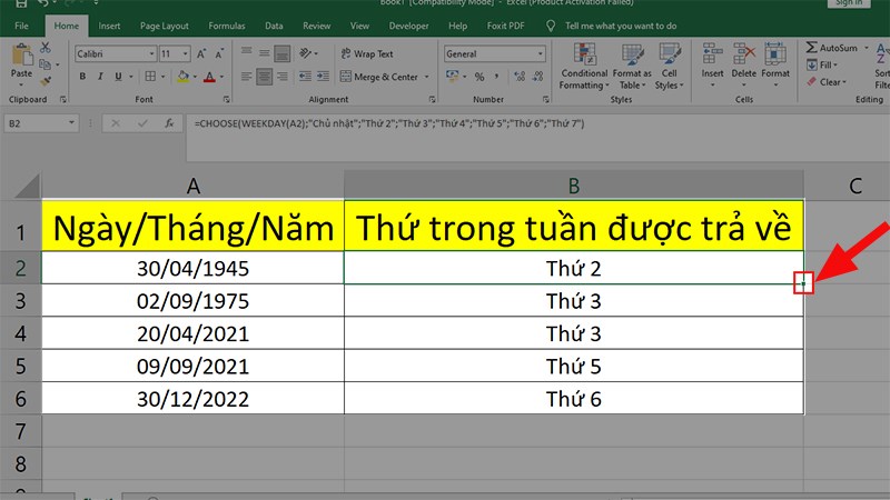 Nhấn giữ ô vuông nhỏ ở góc của ô vừa nhập hàm > Kéo xuống để áp dụng công thức cho các ô bên dưới