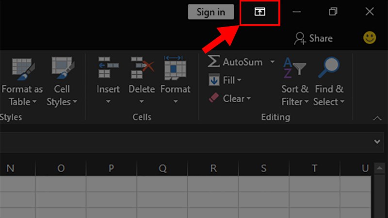 Nhấp chọn mũi tên hướng lên ở góc trên bên phải giao diện Excel