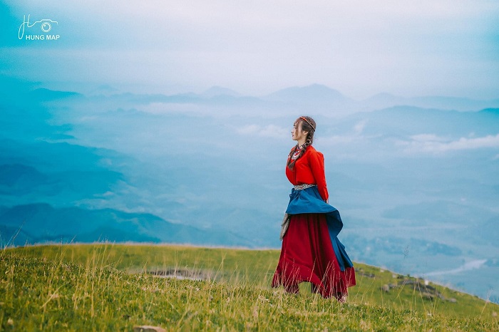 Đỉnh Pù Xèo có thảo nguyên xanh mướt trên Cung đường trekking ở Thanh Hóa 