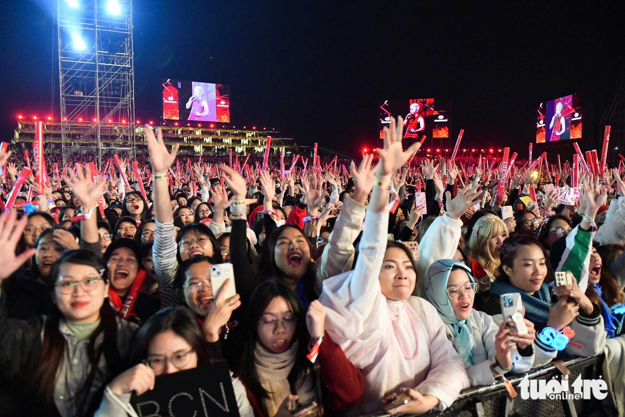 5 tiếng concert Anh trai vượt ngàn chông gai, 30.000 khán giả: Fan Soobin đông thôi rồi - Ảnh 1.