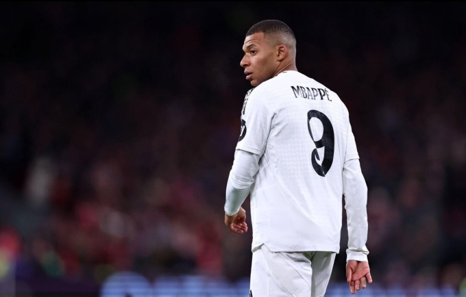 Mbappe chơi mờ nhạt trong trận Liverpool 2-0 Real tối 27/11. Ảnh: PA