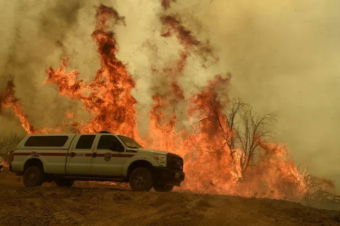  Hình ảnh đám cháy khổng lồ tại bang California, Mỹ. 