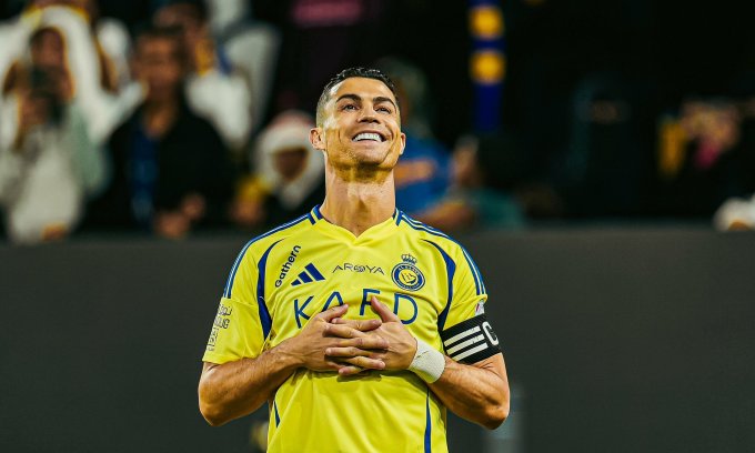 Ronaldo mừng bàn trong trận Al Nassr thắng Damac trên sân Al Awal Park, thành phố Riyadh, Arab Saudi tối 29/11/2024. Ảnh: ANFC