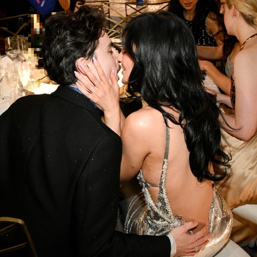 Kylie Jenner khóa môi say đắm chàng thơ Timothée Chalamet - 3